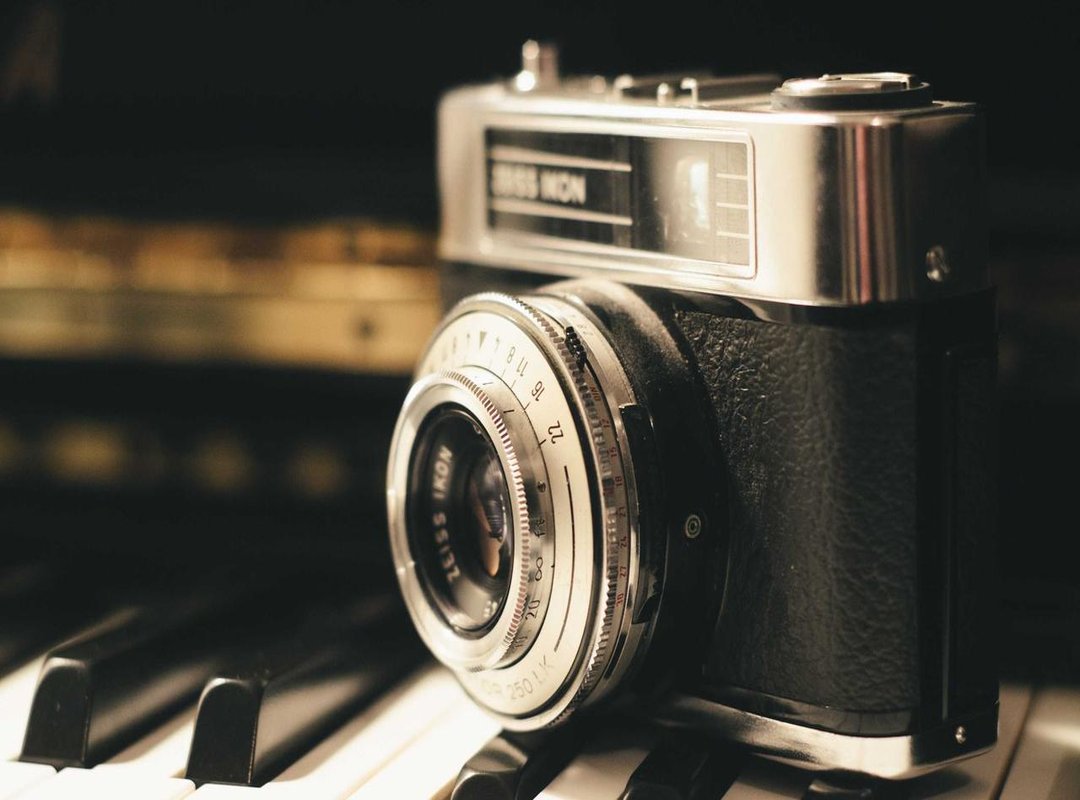 From Playful Puns to Searchable Brands: The Evolution of Stage Names